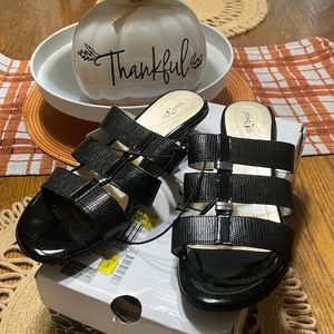 Women’s Size 8 medium Shoes New with Tag